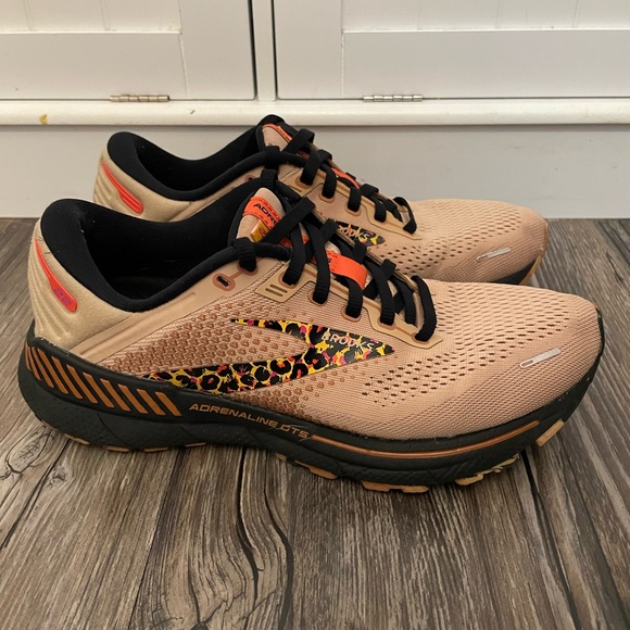 Brooks Shoes - Brooks Adrenaline GTS 22 Run Wild – Limited Colorway – Women’s 8 (B)